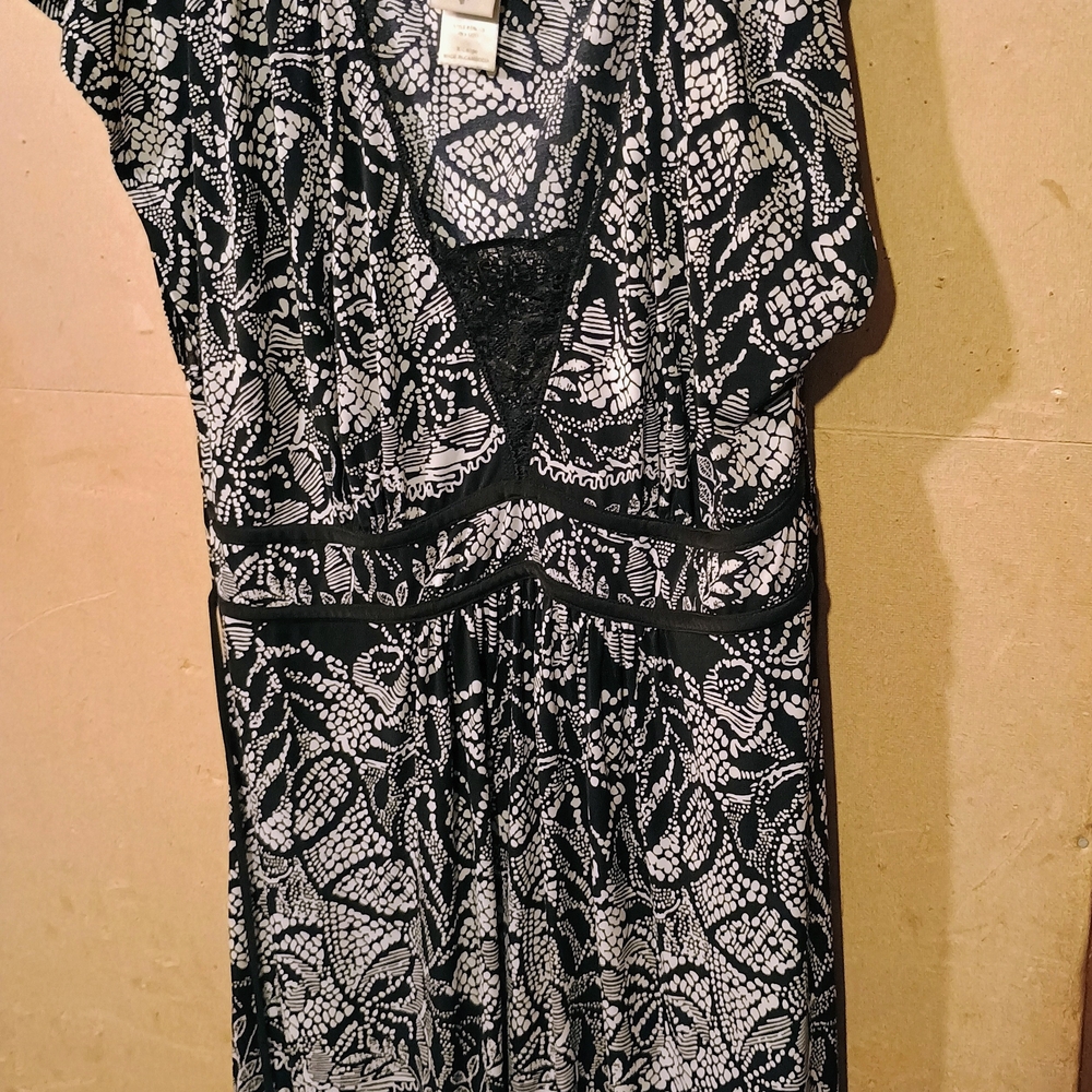 In Bloom Monochrome Floral Dress XL New Year's special! All $10 Items 3 for $25